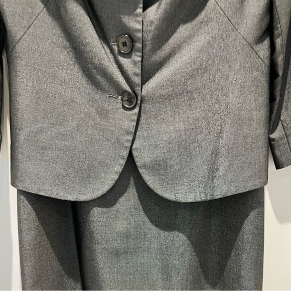 ❤️ Great spring blazer in classic grey with 3/4 length sleeve. - Picture 5 of 11